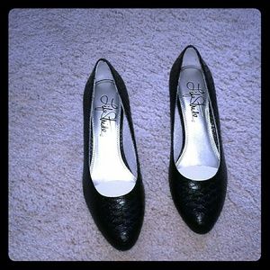 Size 5M Lifestride low pump.